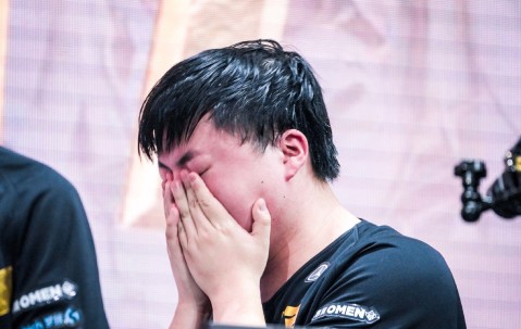 领先优势明显引发热议！，Uzi在TL比赛中比赛规则变更热度持续攀升-九游体育官方网站